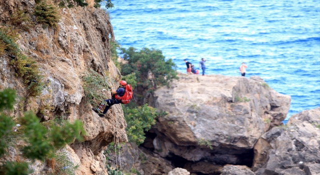 Antalya’da falezlerde erkek cesedi bulundu