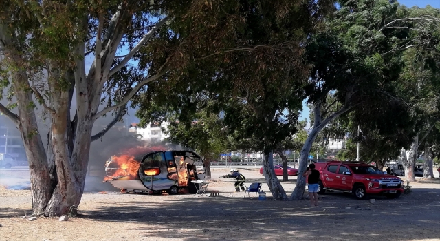 Antalya’da çekme karavan yandı