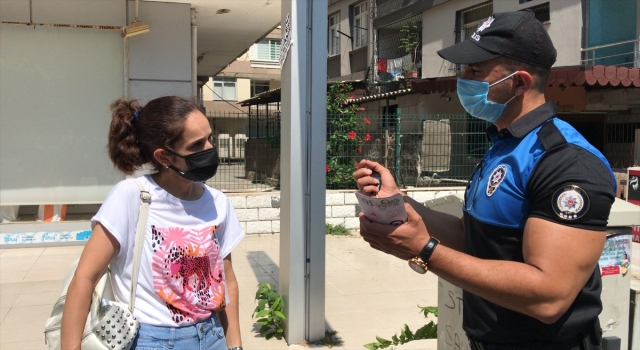 Adana’da polis, ev ve iş yerlerini gezerek Kadın Destek Uygulaması’nı anlattı