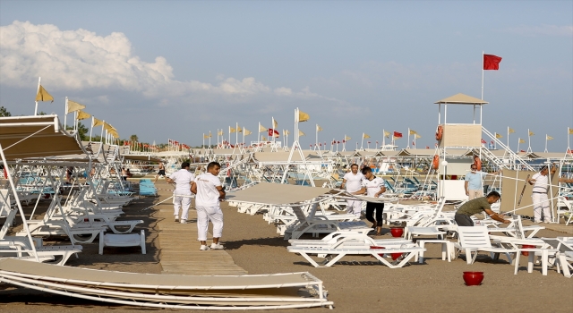 Antalya’da sahilde oluşan hortum nedeniyle 6 turist yaralandı