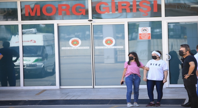 GÜNCELLEME Antalya’da kır düğünü yapılan alandaki ağacın devrilmesi sonucu yaralanan kişi hastanede öldü