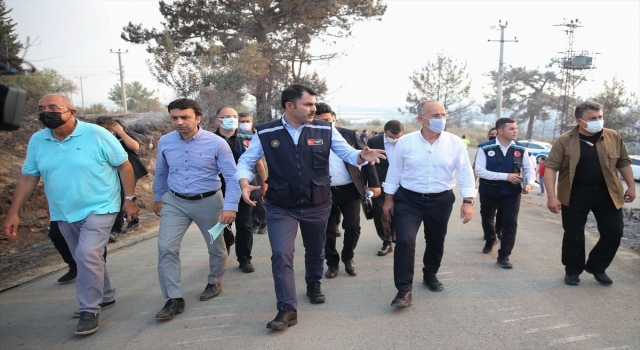 Bakan Kurum, yangının etkili olduğu Manavgat’ın Kalemler Mahallesi’nde incelemede bulundu