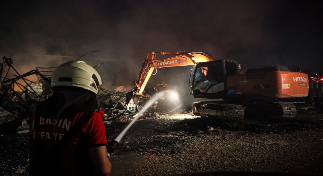 GÜNCELLEME 3 Mersin’de çivi fabrikasında çıkan yangın söndürüldü