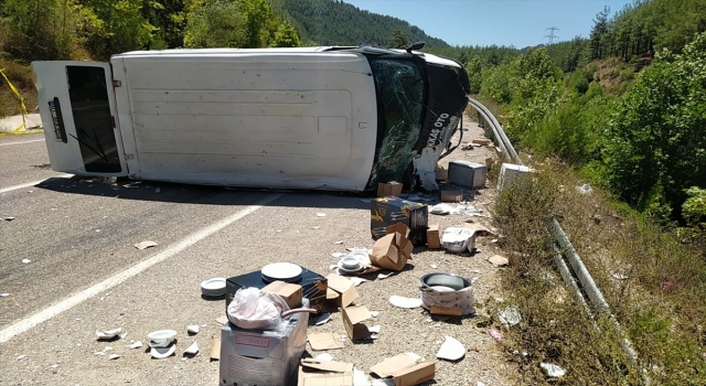 Adana’da minibüsle çarpışan otomobildeki aynı aileden 5 kişi öldü