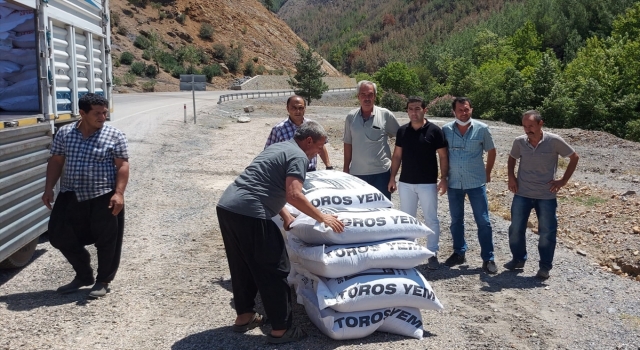 Kozan’daki yangın bölgesindeki hayvanlara yem desteği