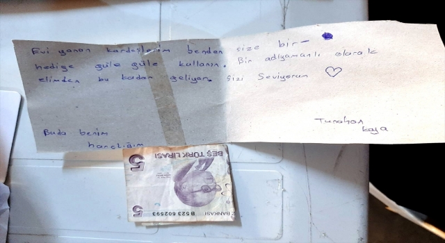 Manavgat’a gönderilen yardım kolilerinden çıkan notlarda ”birlik” vurgusu