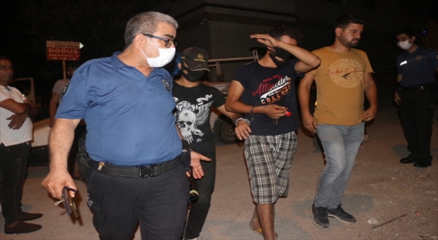 Adana’da hırsızlık şüphelileri ev sahibine yakalandı