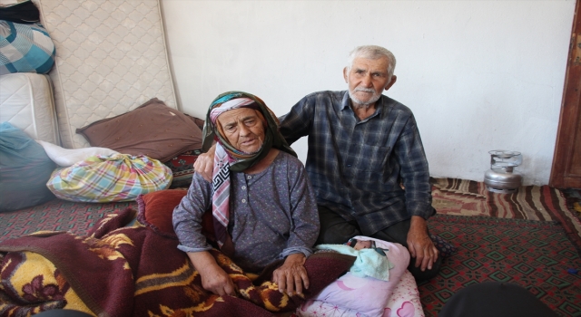 Manavgat yangınında ”birlikte ölmeyi” göze aldığı felçli eşinin elini bırakmıyor
