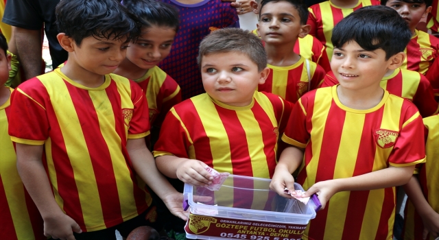 Hataylı küçük futbolcular, kumbaralarındaki paraları yanan ormanların ağaçlandırılması için bağışladı