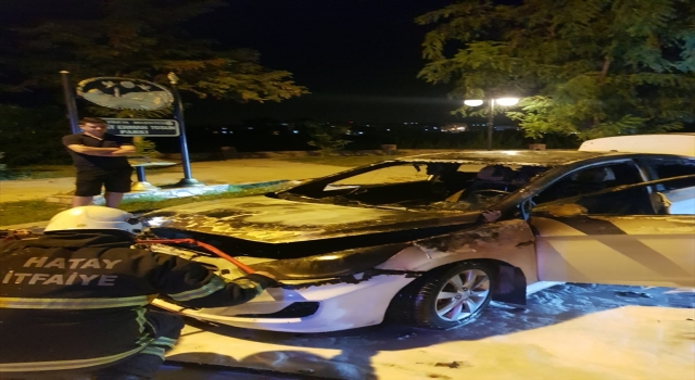 Hatay’da seyir halindeki otomobil yandı