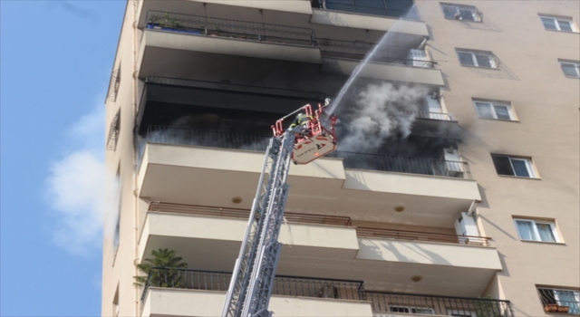 Adana’da binanın 10’uncu katındaki dairede çıkan yangın söndürüldü