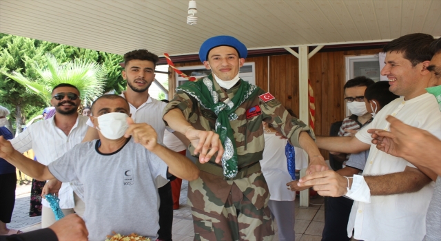 Osmaniye’de asker olmak isteyen zihinsel engelli genç için temsili ”asker eğlencesi” düzenlendi