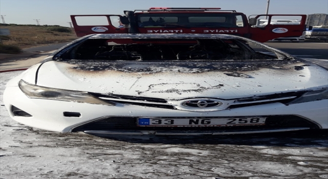 Mersin’de seyir halindeki otomobil yandı