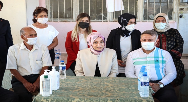 AK Partili Leyla Şahin Usta, Mersin’deki yangında zarar gören alanlarda incelemede bulundu