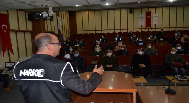 ”Annelerin dikkati” çocukları uyuşturucudan kurtarıyor