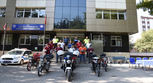 Kahramanmaraş’ta motosiklet sürücülerine kask dağıtıldı