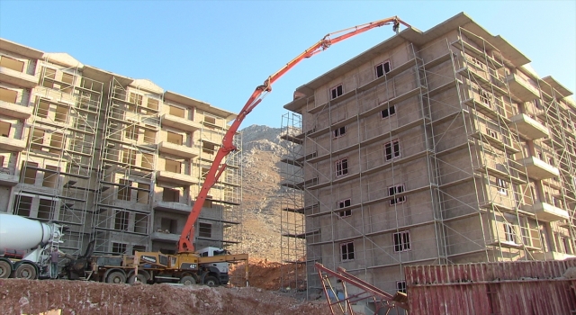 Elbistan’da TOKİ konutlarının inşası sürüyor