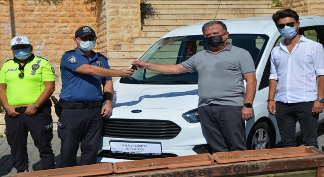 Kaş’ta emniyet müdürlüğüne araç hibe edildi