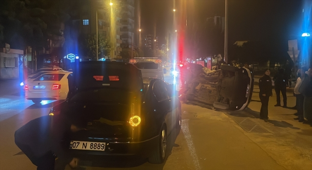 Adana’da otomobil ile hafif ticari aracın çarpışması sonucu 3 kişi yaralandı