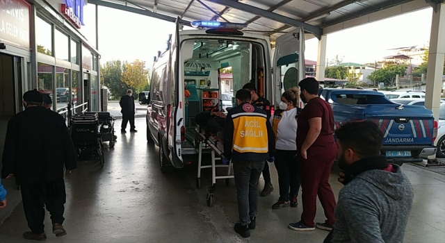 Adana’da kamyonet ile motosikletin çarpışması sonucu 1 kişi yaralandı