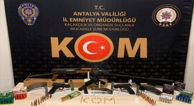 Antalya’da silah kaçakçılığı operasyonunda 2 şüpheli tutuklandı
