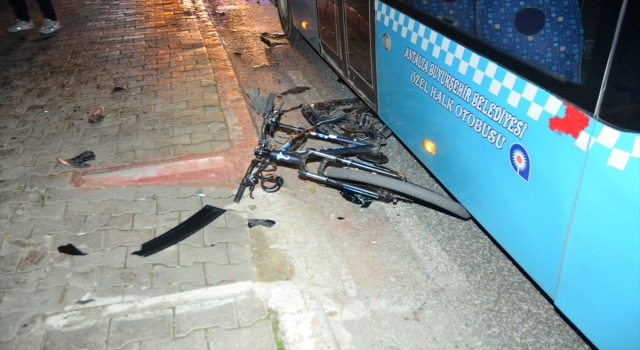 Antalya’da otomobilin çarptığı bisiklet sürücüsü öldü