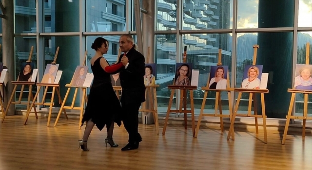 Kadın faaliyetlerine destek veren kadınların fotoğrafları sergilendi