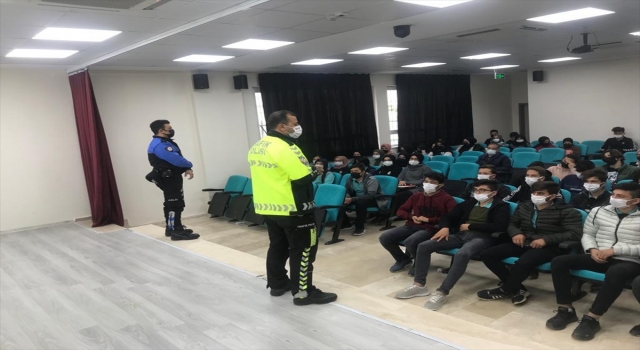 Anamur’da okullarda trafik güvenliği eğitimi verildi