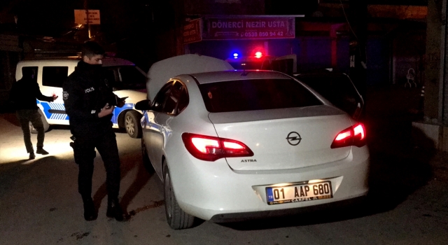 Adana’da çalıntı otomobille kaçmaya çalışan üç kişi kovalamacayla yakalandı