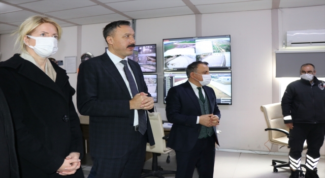 Estonya Dışişleri Bakanı Liimets’ten, Adana’daki Suriyelilere ziyaret