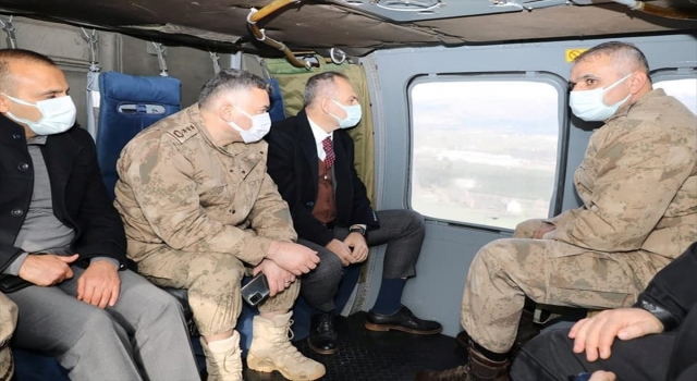 İskenderun Kaymakamı İskender Yönden, helikopterle trafik denetimi yaptı