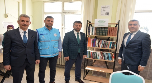 Osmaniye’de lise kütüphanelerinde ”Diyanet yayınları köşesi” oluşturuldu
