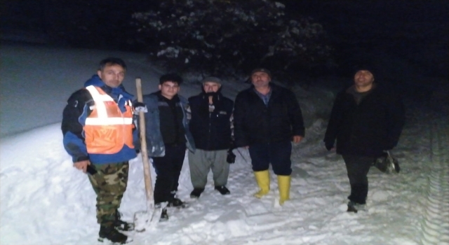 Kahramanmaraş’ta bağ evinde mahsur kalan 2 kişiyi AFAD ekipleri kurtardı