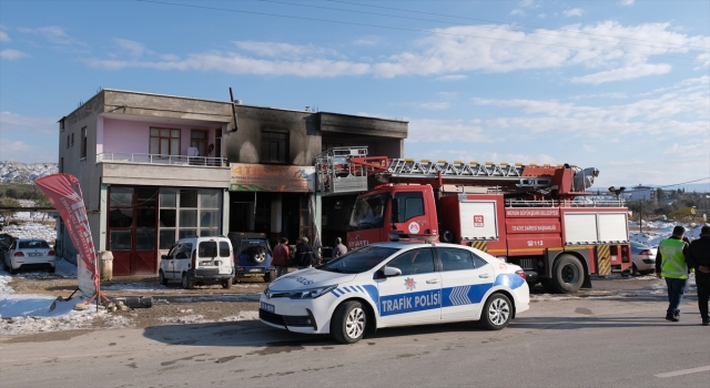 Mersin’de tamirhanede çıkan yangında iki kişi yaralandı