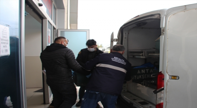 Antalya’da karbonmonoksitten zehirlenen anne ve bebeğinin cenazeleri adli tıptan alındı
