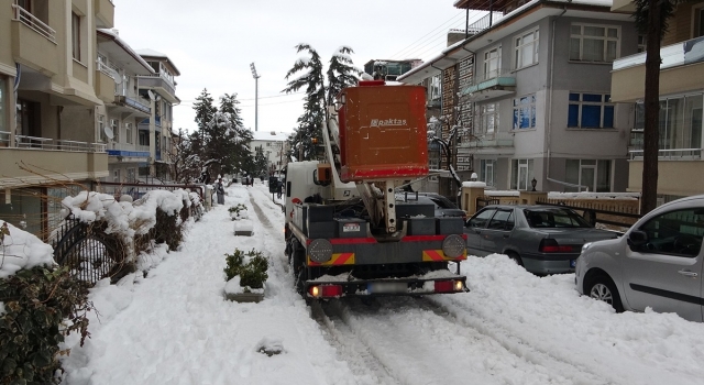 Isparta’da etkili olan kar nedeniyle hasar gören enerji nakil hatlarıyla ilgili açıklama