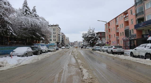 Burdur’da karla mücadele çalışmaları sürüyor