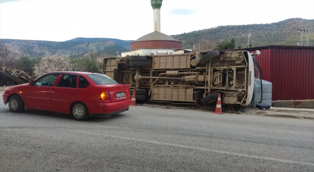 GÜNCELLEME Mersin’de servis otobüsünün devrilmesi sonucu 13 işçi yaralandı