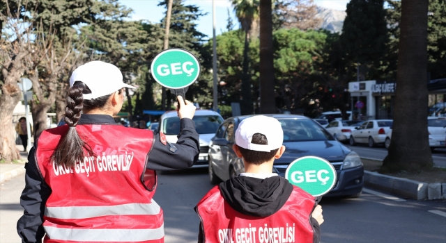 Hatay’da öğrenci ve velilere ”okul geçit görevlisi” semineri verildi