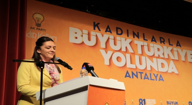 AK Parti Kadın Kolları Genel Başkan Yardımcısı Nilgün Ök, Antalya’da kadınlarla buluştu: