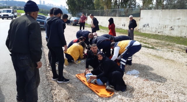 Adana’da iki otomobilin çarpıştığı kazada 5 kişi yaralandı