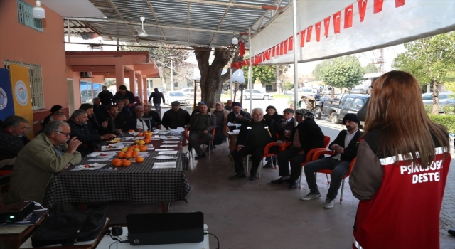 Mersin’de kahvehanede kadına şiddete karşı sunum yapıldı