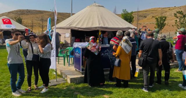 Ahlat’taki Etkinliklerde Kahramanmaraş İlgi Odağı Oldu