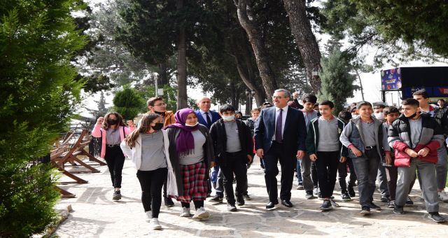 Başkan Güngör Tarihi Maraş Kalesi’nde Gençlerle Buluştu