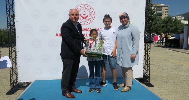 Şehit ve Gazi Çocuklarına Karne Hediyesi