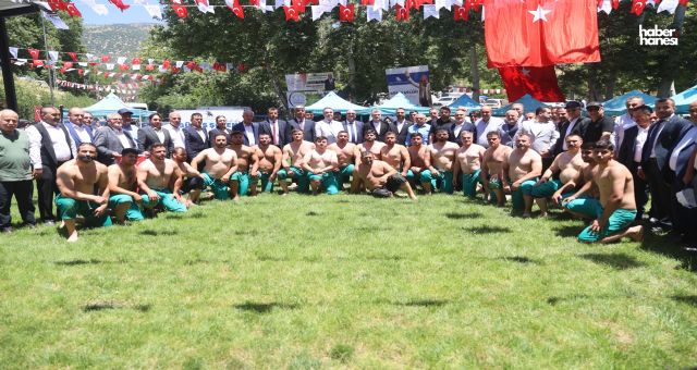 Dereköy Er Meydanında Nefes Kesen Mücadele! 454 Pehlivan Kıyasıya Yarıştı