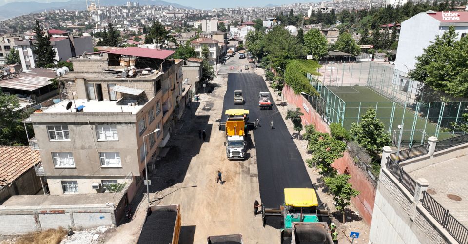 Kahramanmaraş Büyükşehir, Dulkadiroğlu Gazneliler Caddesi’nde Asfalt Mesaisine Başladı