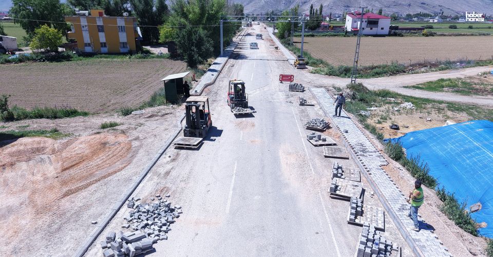 Kahramanmaraş Büyükşehir, Elbistan Tepebaşı Caddesi’nde Yenileme Çalışmasına Başladı