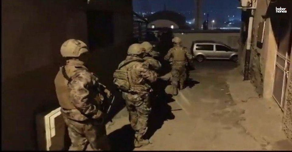 Kahramanmaraş’ta Suçla Mücadelede Büyük Operasyon: Uyuşturucu ve Kaçak Telefon Yakalandı