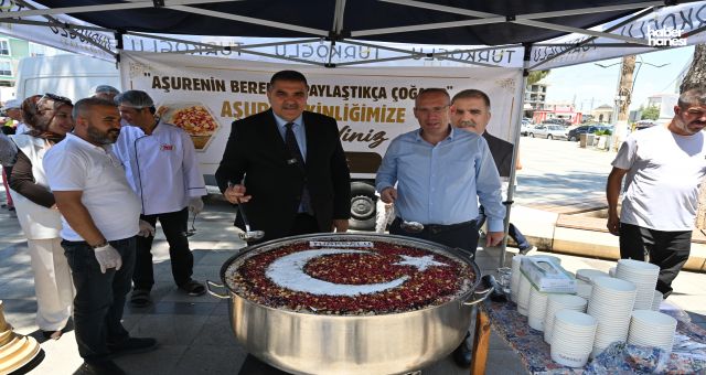 Türkoğlu’nda Birlik ve Beraberlik Aşuresi: 2 Bin Kişi Aynı Sofrada Buluştu